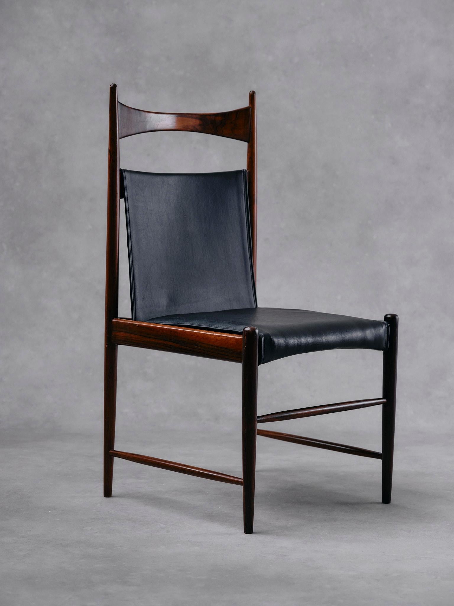 Sergio Rodrigues, Coppia di sedie vintage con schienale alto 'Cantu', Brasile, anni '60 In condizioni buone in vendita a Amsterdam, NL
