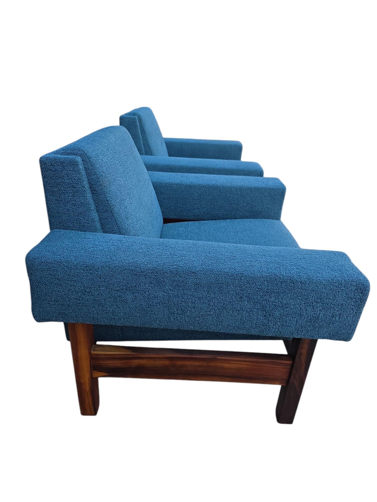Sergio Rodrigues Seltene Palisander Armstühle - Paar (Moderne der Mitte des Jahrhunderts) im Angebot