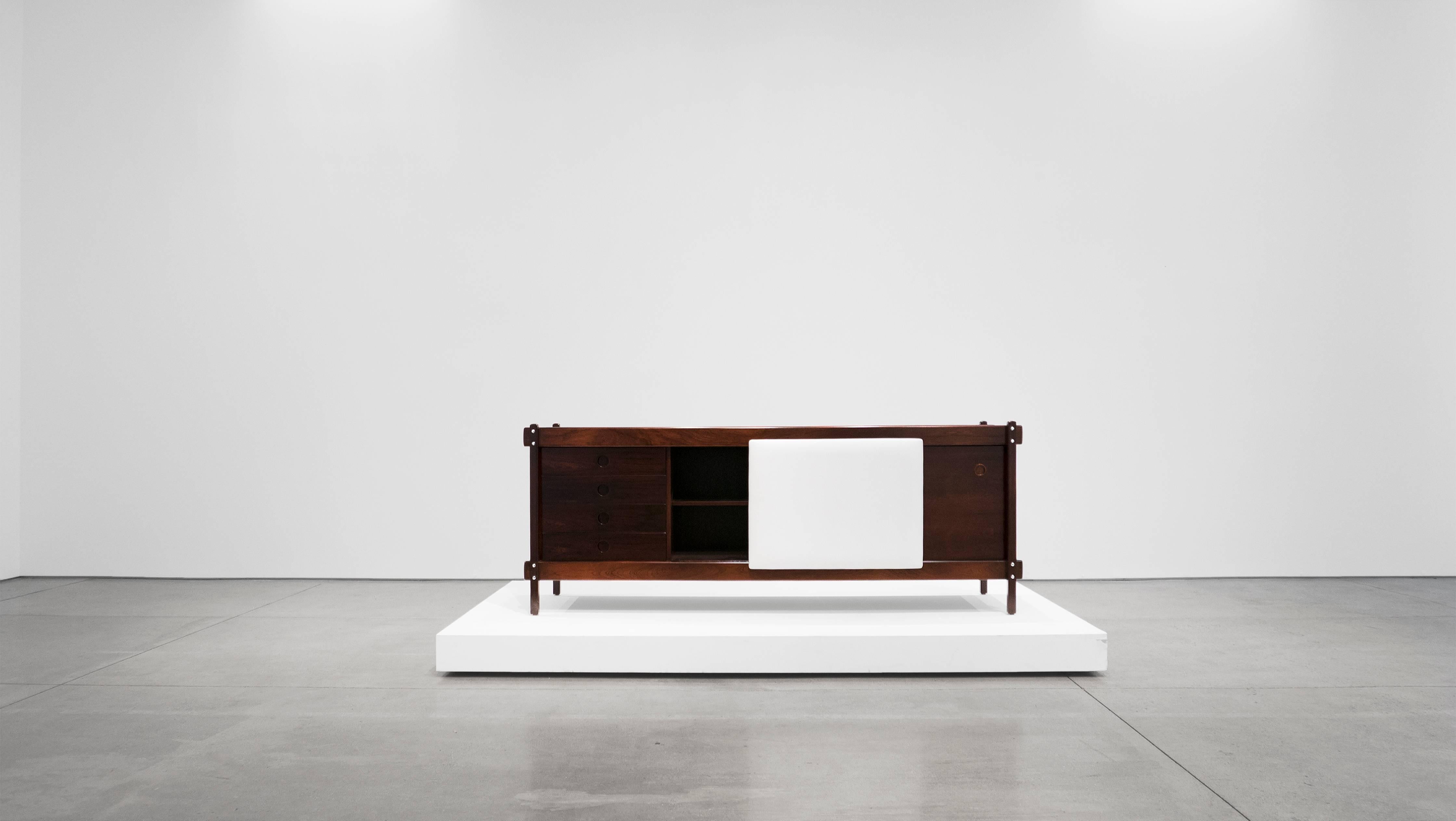 Sergio Rodrigues
Rosewood credenza, circa 1960
Rosewood, leather
Measure: 30.5 H x 79.5 W x 19.75 D inches.
       