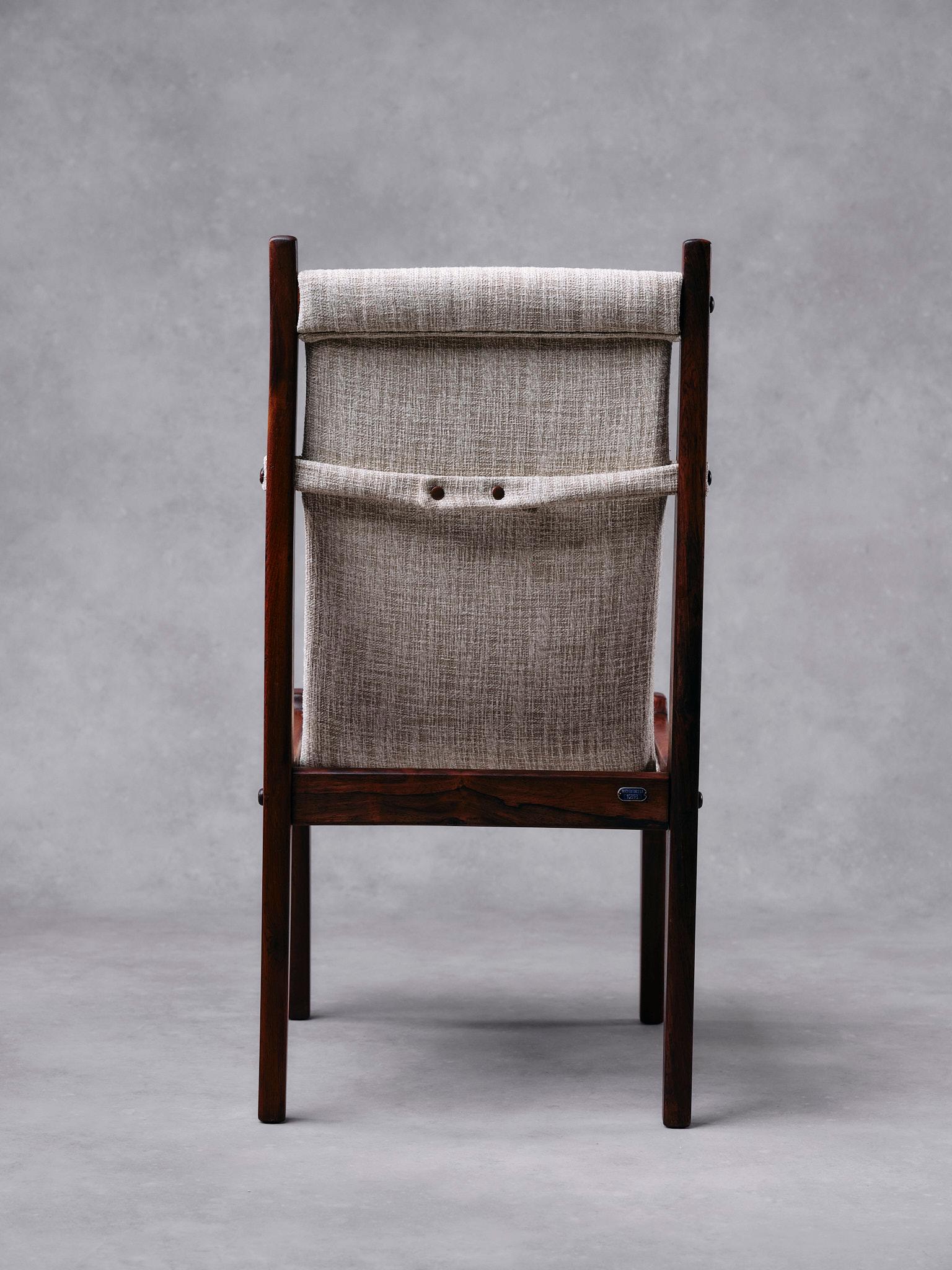 Sergio Rodrigues, Set di dodici sedie con schienale alto in palissandro, Brasile, anni '60 In condizioni buone in vendita a Amsterdam, NL