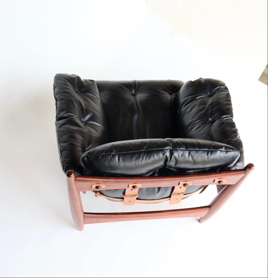 Rosewood Sergio Rodrigues Sheriff Chair and Ottoman with new Leather upholstery In Excellent Condition In San Diego, CA