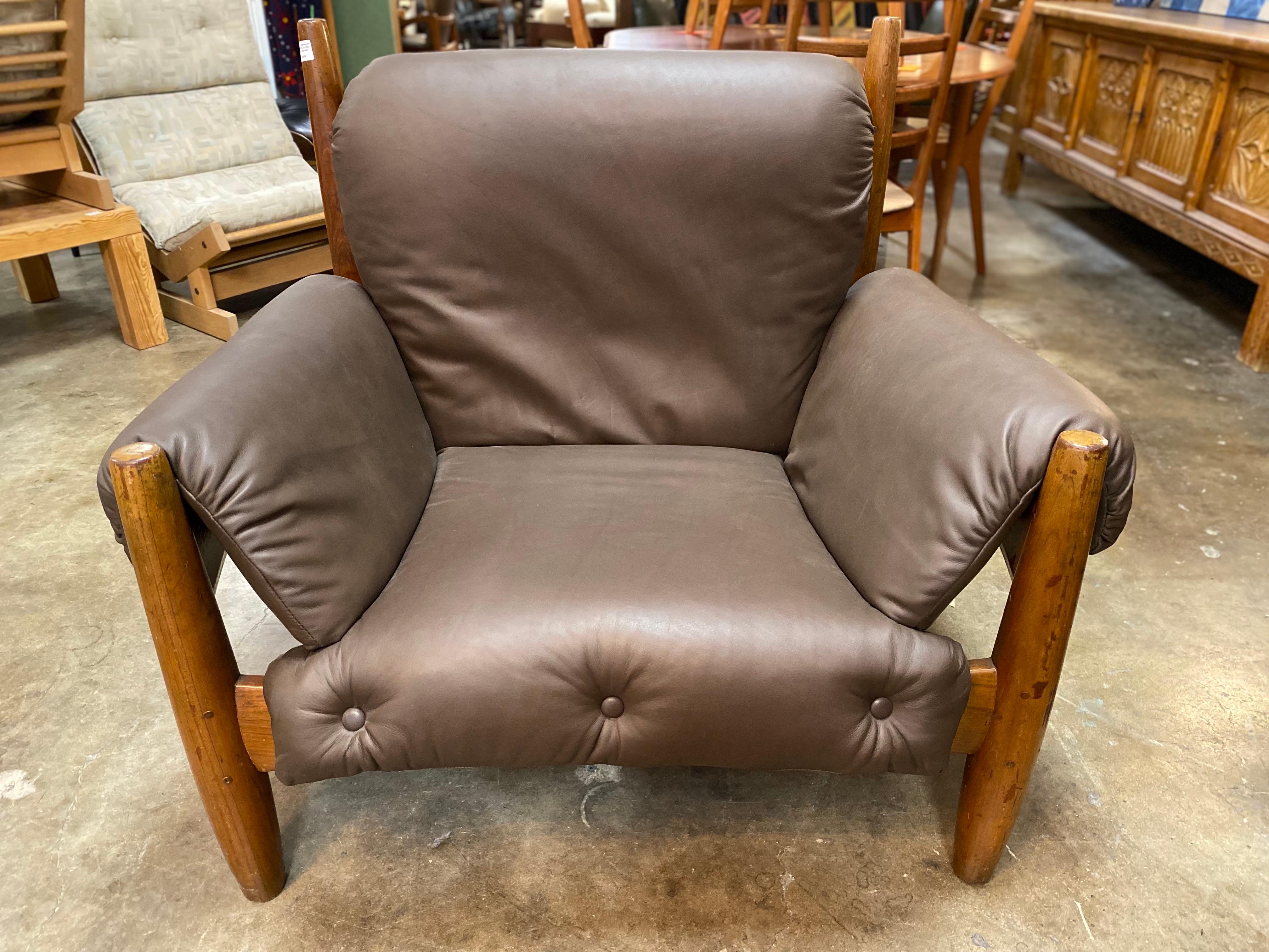 Sergio Rodrigues 'Sheriff' Lounge Chair with Ottoman In Good Condition For Sale In San Antonio, TX