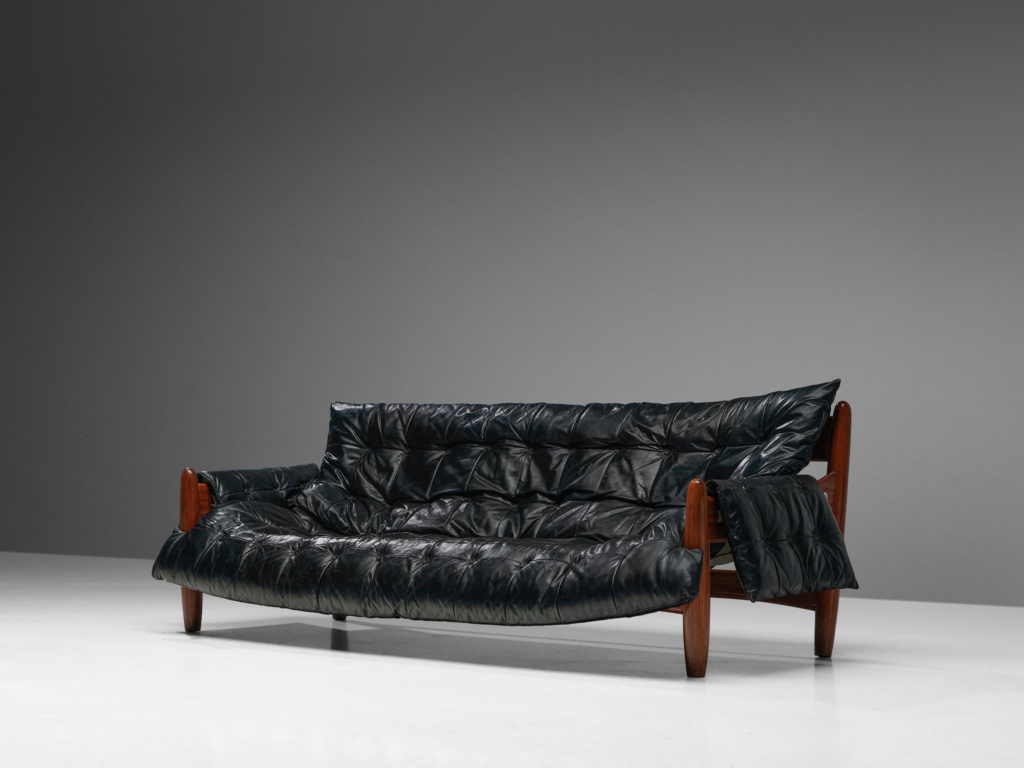 Sergio Rodrigues 'Sheriff' Sofa in Black Uphosltery and Imbuia Wood  In Good Condition For Sale In Waalwijk, NL