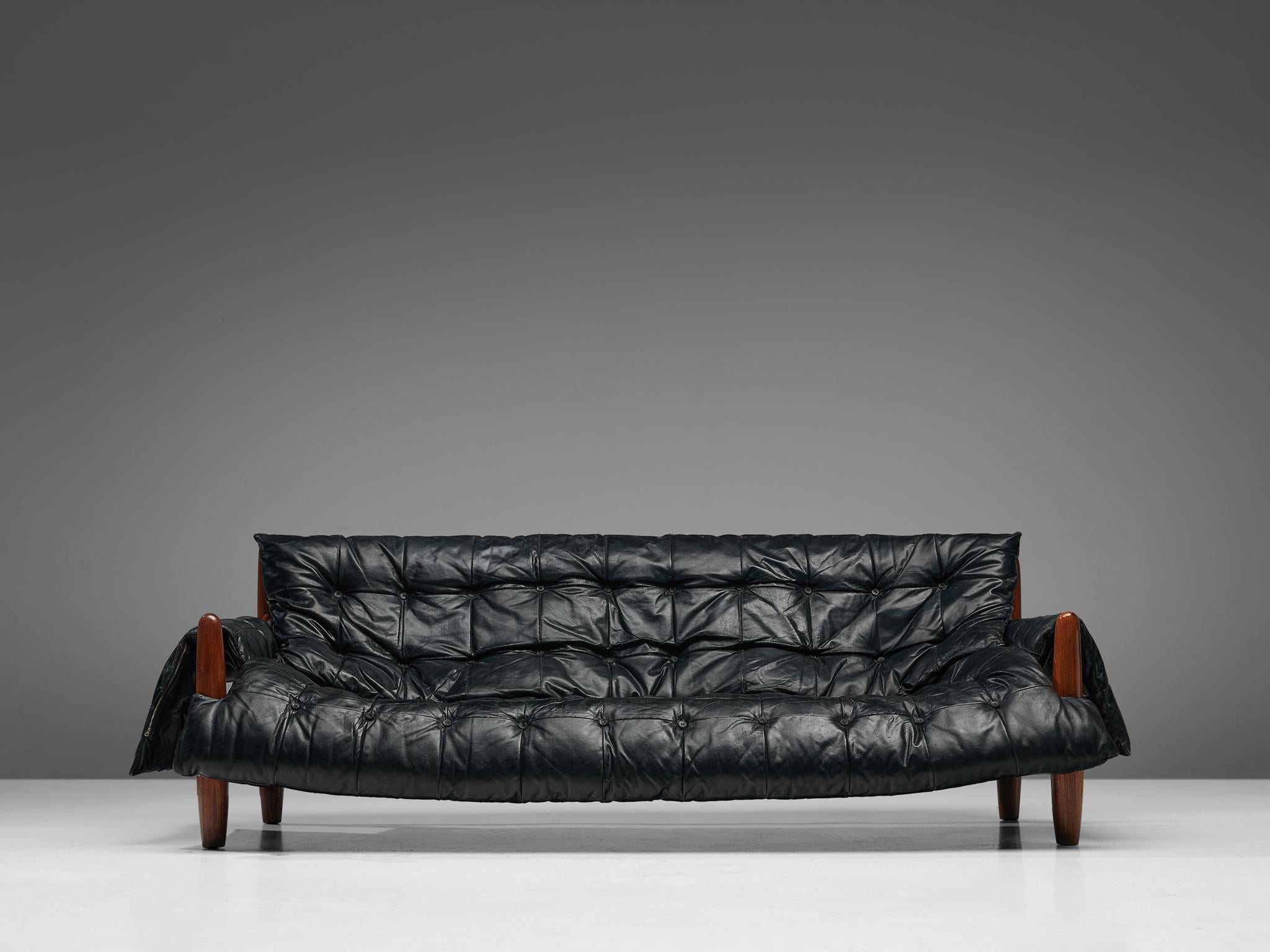 Sergio Rodrigues: Sofa „Sheriff“ aus schwarzem Leder und Imbuia (Brasilianisch)