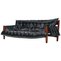 Sergio Rodrigues: Sofa „Sheriff“ aus schwarzem Leder und Imbuia
