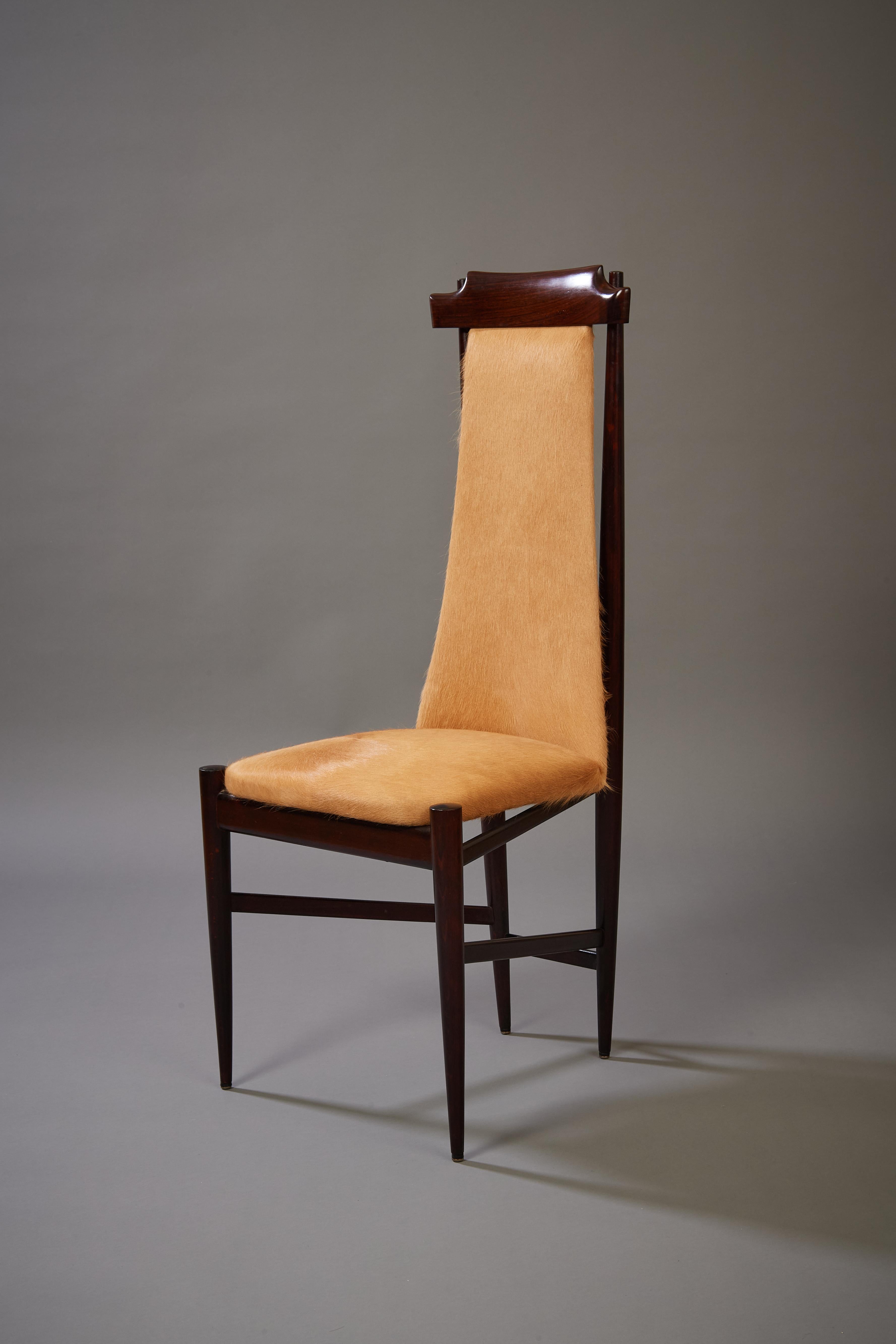 Sergio Rodrigues Six Dining Chairs in Wood and Tan Cowhide, Brazil, 1960s For Sale 7
