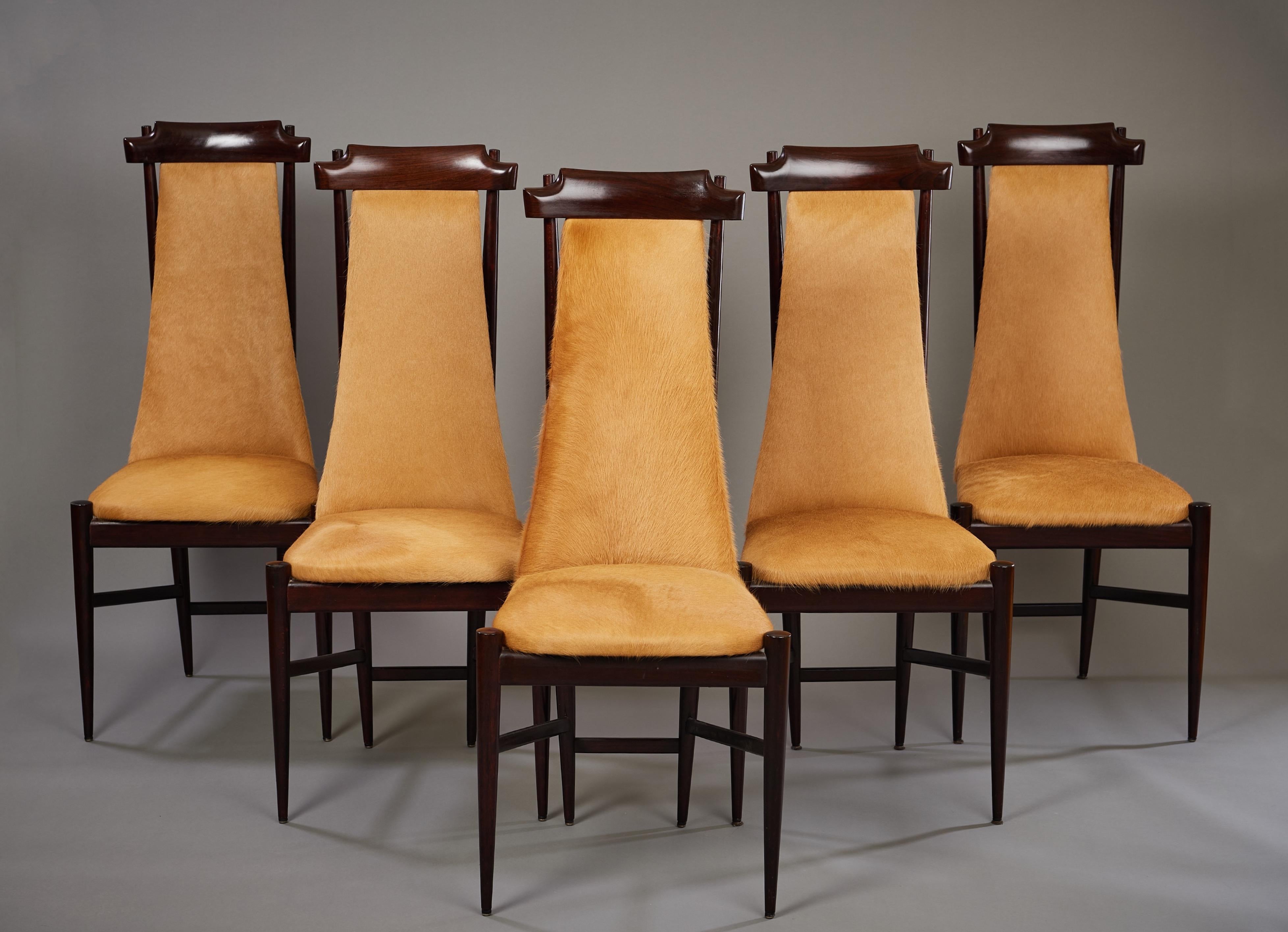 Sergio Rodrigues Six Dining Chairs in Wood and Tan Cowhide, Brazil, 1960s For Sale 13