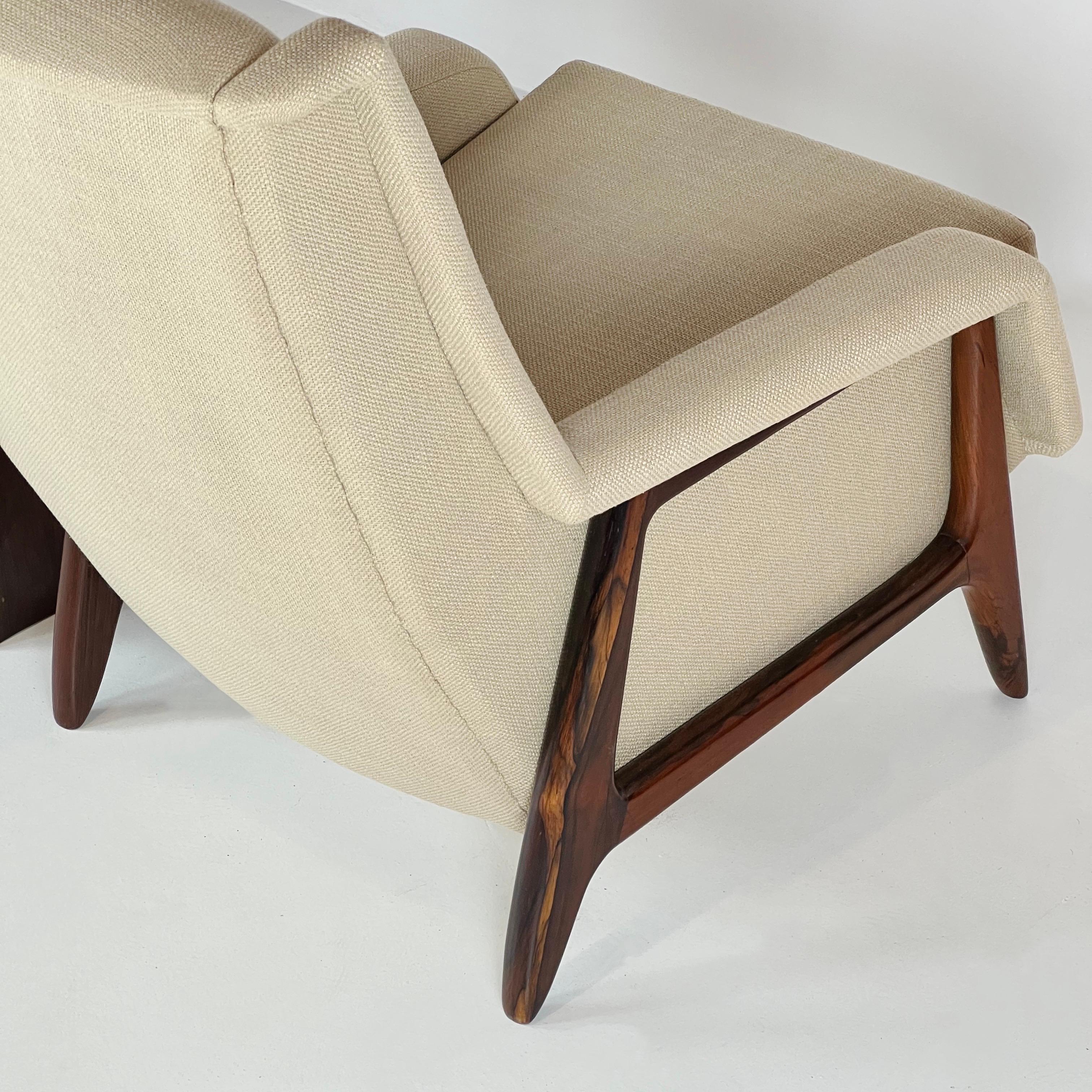 Created in 1956, this was the first upholstered armchair produced by Taba, a furniture factory founded by Sergio Rodrigues.

The restoration process only needed refinishing, which was done by our team at the finest details and preserving the