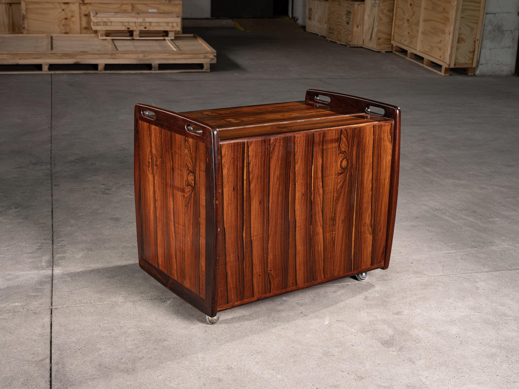 Sergio Rodrigues (1927-2014)
Tea Trolley / Bar, c. 1960  
Oca Edition  
Wood, wood veneer, and formica  
Dimensions : 68 x 80 x 60 cm (26 77/100 x 31 1/2 x 23 31/50 in)  

This tea / bar cart, designed by Sergio Rodrigues in the 1960s for the Oca