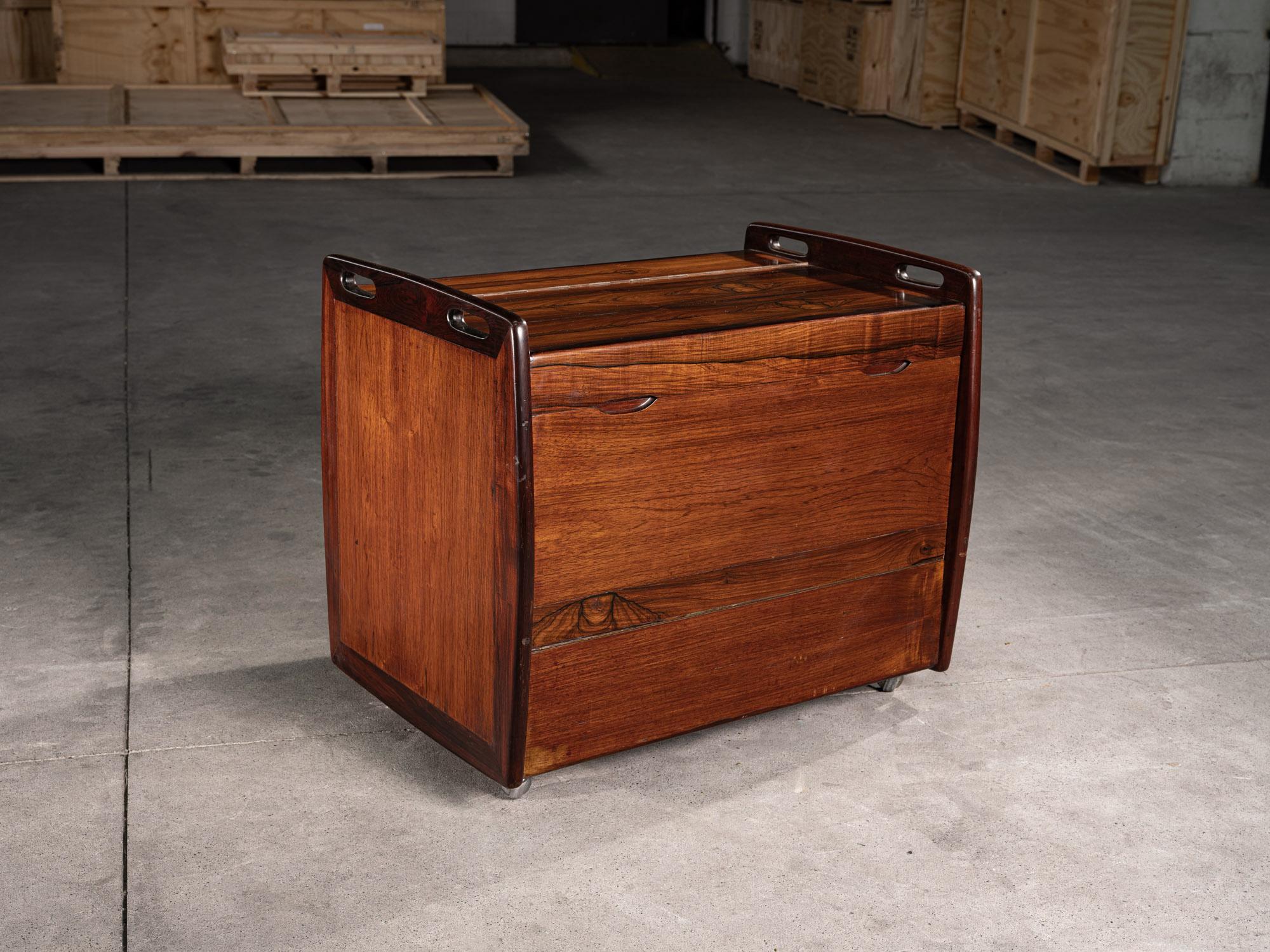 Mid-Century Modern Sergio Rodrigues. Tea trolley / Bar, c. 1960. Edition Oca For Sale