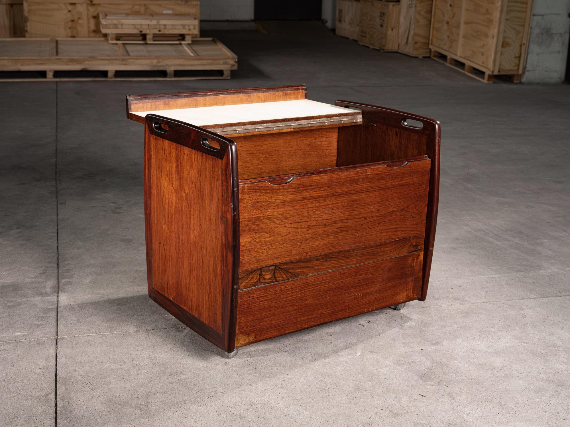 Sergio Rodrigues. Tea trolley / Bar, c. 1960. Edition Oca In Good Condition For Sale In PARIS, FR