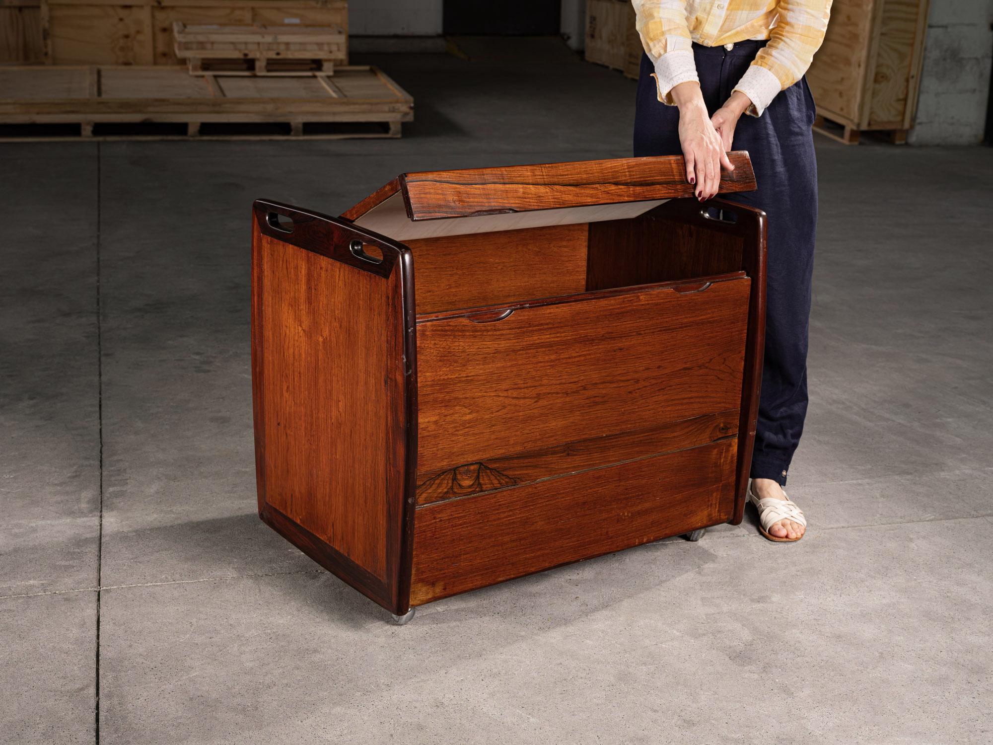 20th Century Sergio Rodrigues. Tea trolley / Bar, c. 1960. Edition Oca For Sale