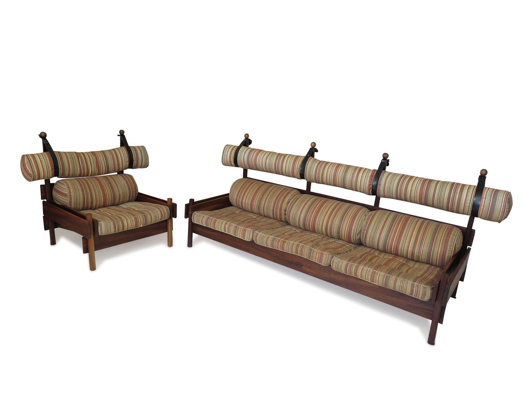 Sergio Rodrigues Tonico Sofa, By OCA/Meia-Pataca, Brazil, 1962 for Reupholstery For Sale 4