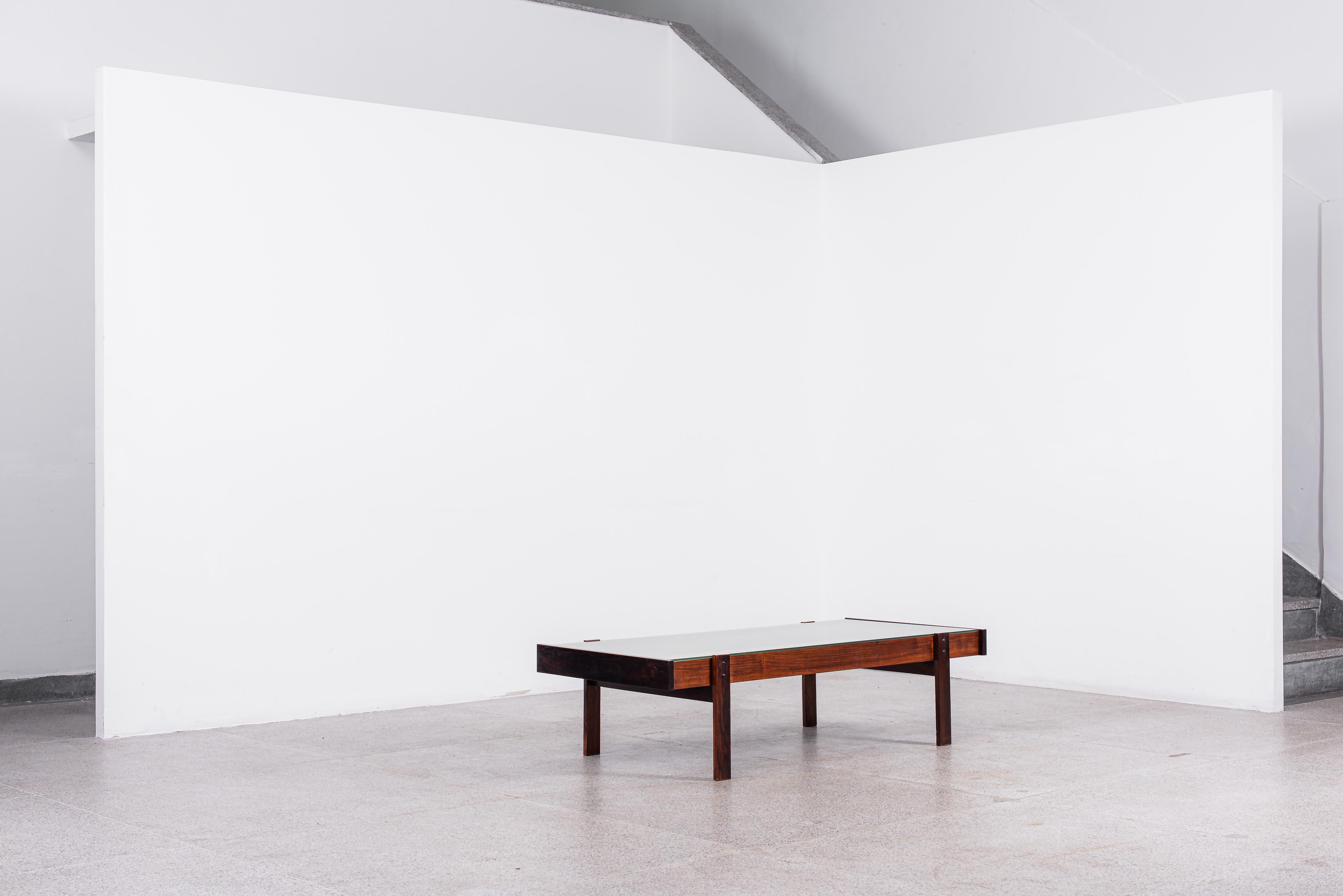 Mid-Century moderno Sérgio Rodrigues, Tavolo a vitrine, 1958 in vendita