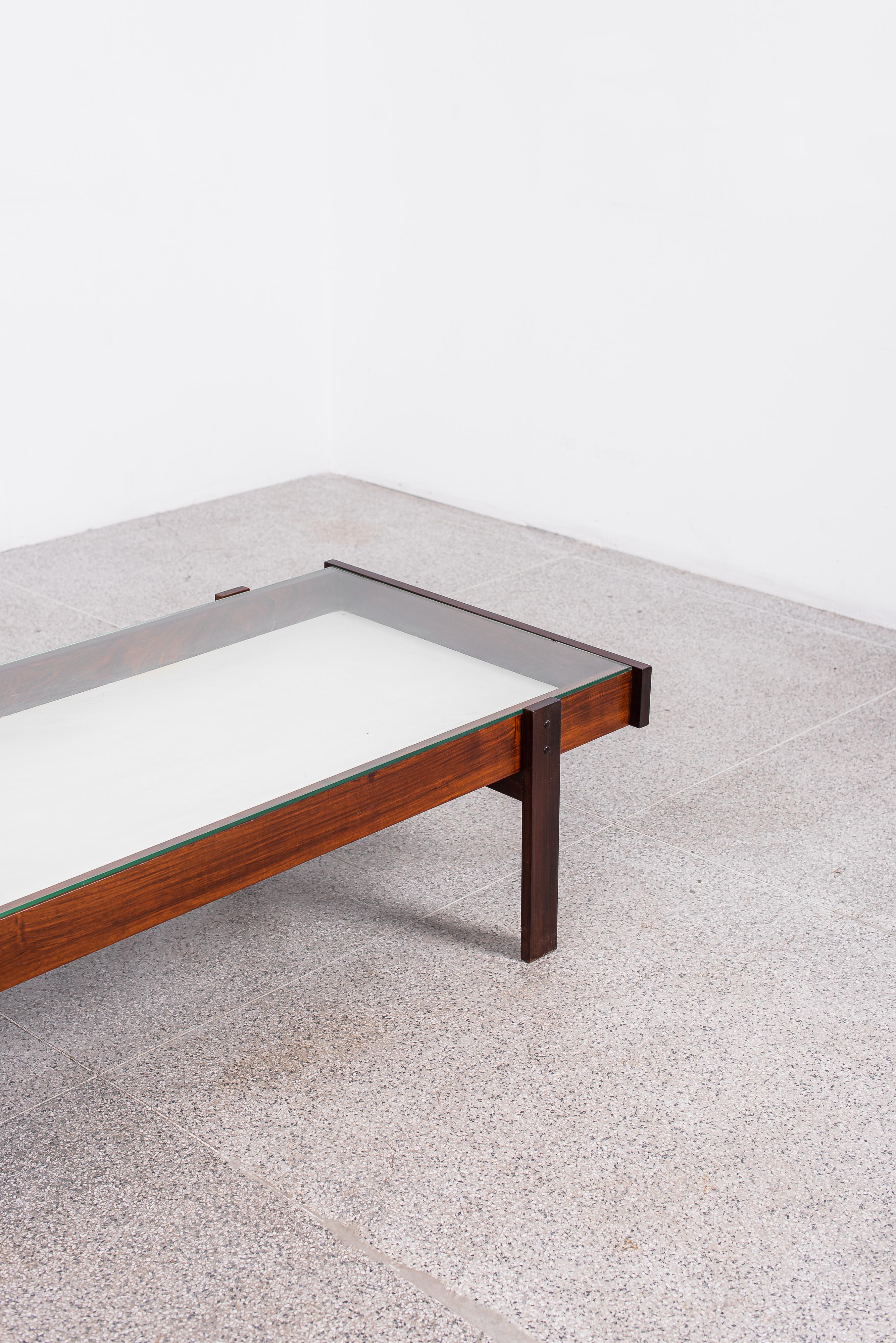 Brasiliano Sérgio Rodrigues, Tavolo a vitrine, 1958 in vendita