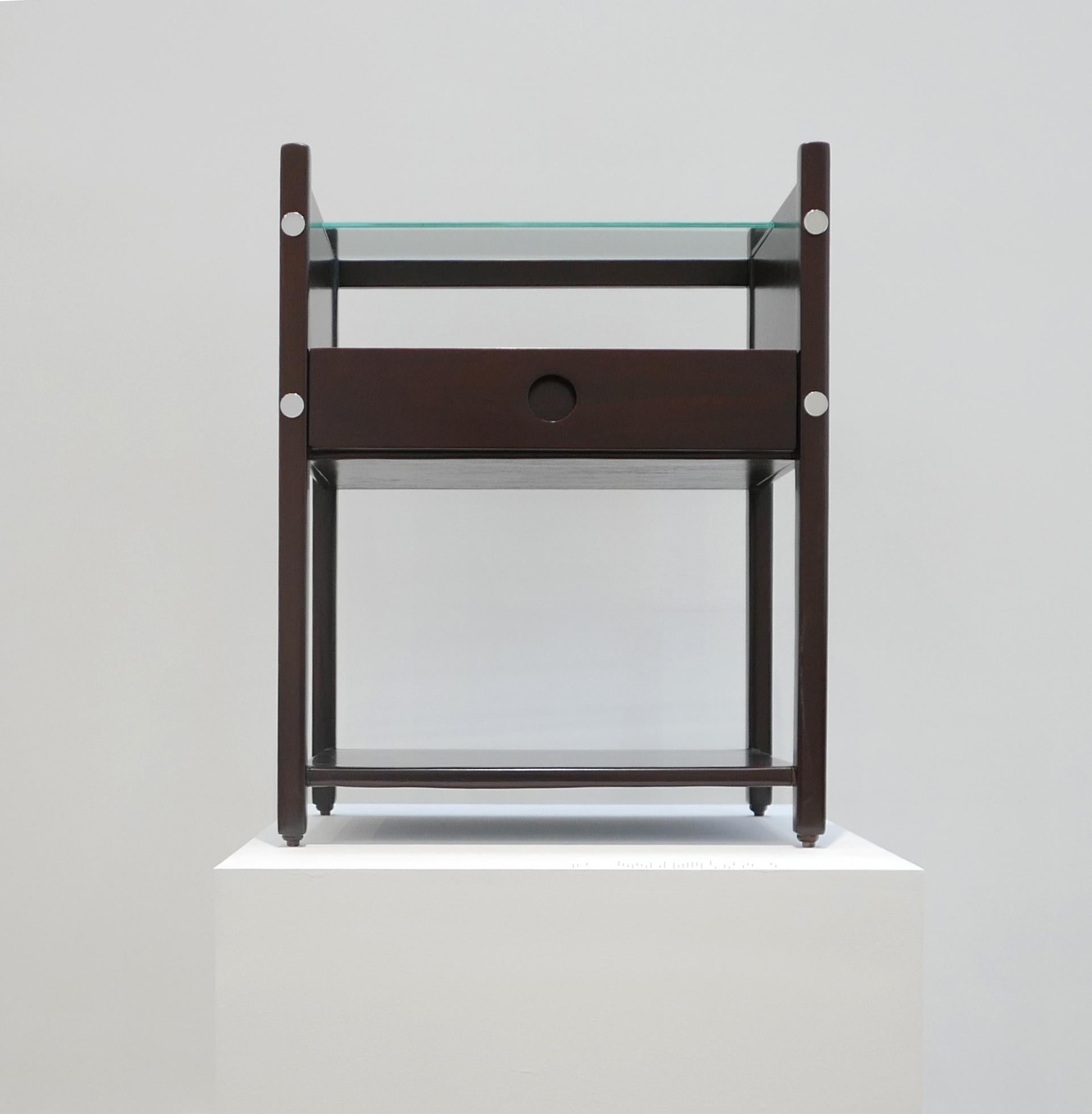 Sergio Rodrigues
Side Table, circa 1960-1969.
Yara wood, chrome-plated metal, glass.
Measure: 25.5 H x 20.5 W x 13 D inches.
 