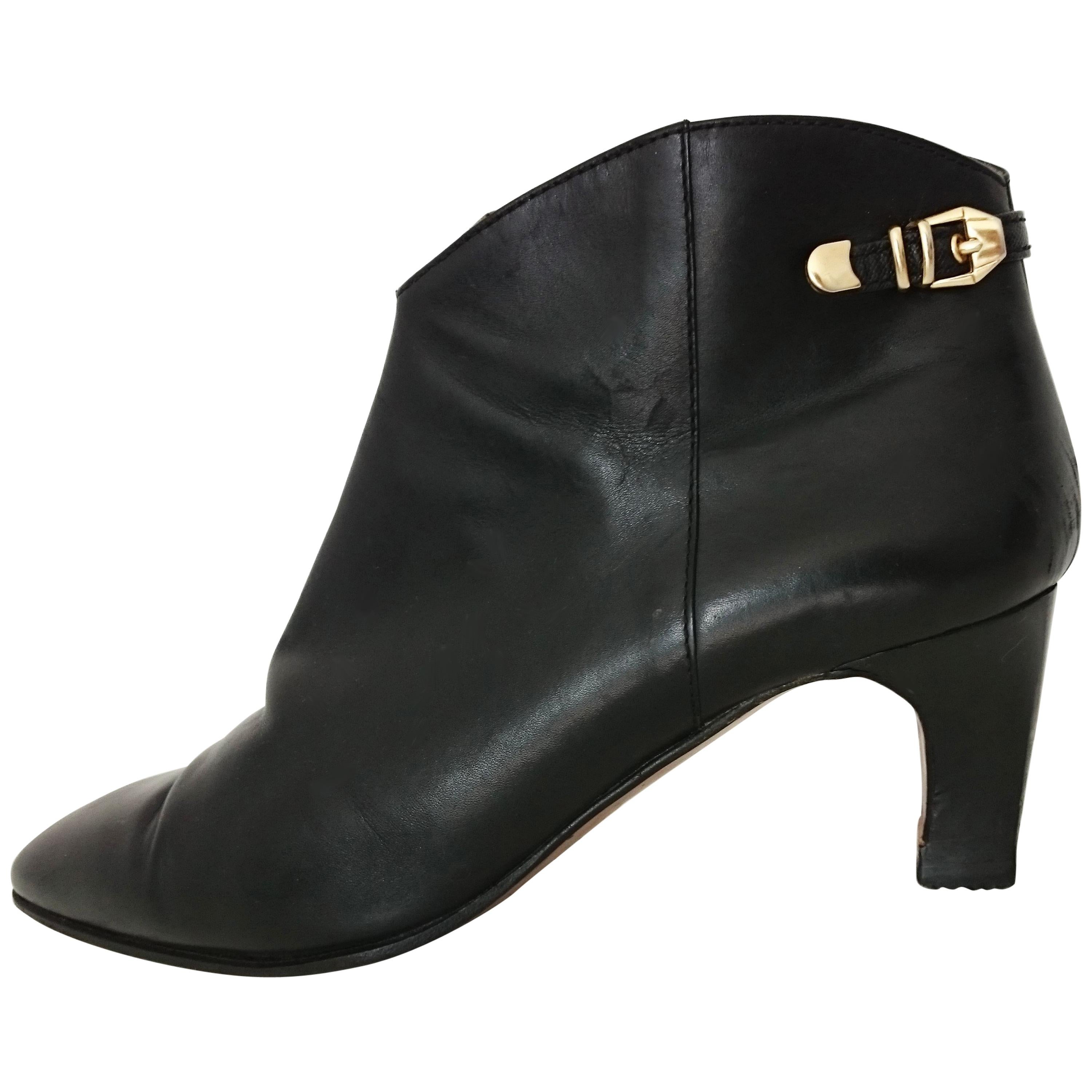 Sergio Rossi Ankle Boots Black Leather with Zipper. Great conditions. Size 40 For Sale