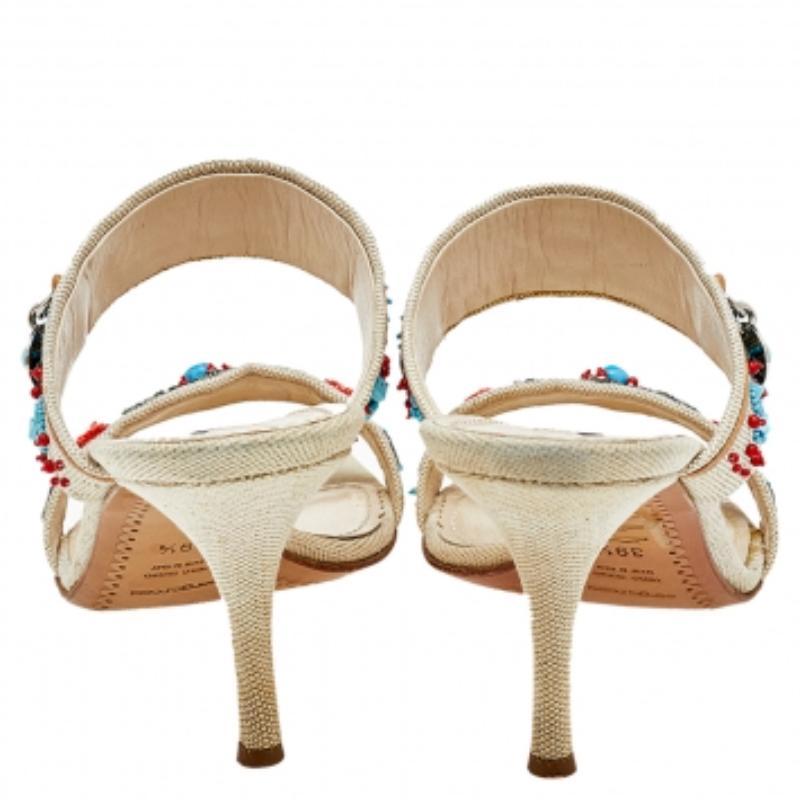 Sergio Rossi Beige Canvas Embellished Slide Sandals Taglia 39.5 In condizioni buone in vendita a Dubai, Al Qouz 2