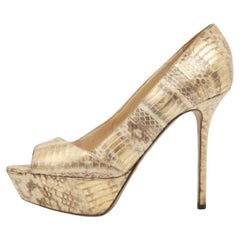 Sergio Rossi Bombas peep to de piel con relieve de serpiente de agua beige/oro talla 38.5