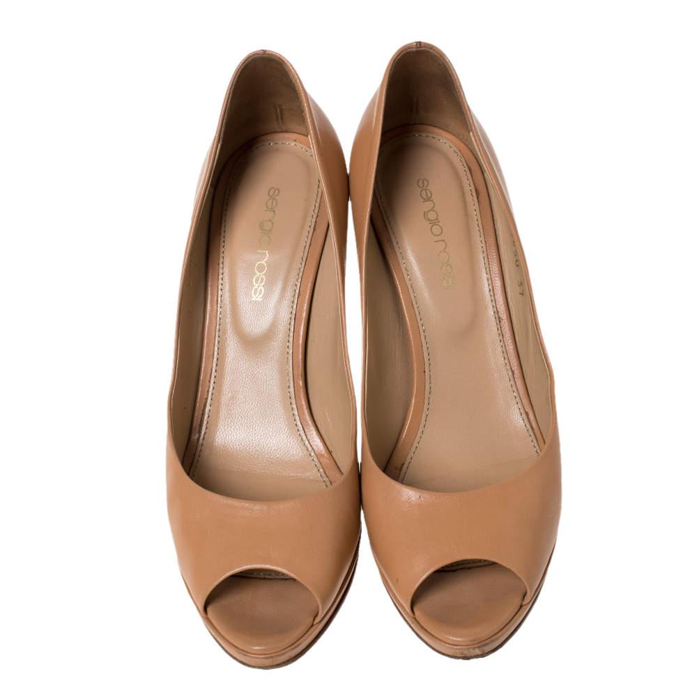 Sergio Rossi Beige Leather Peep Toe Pumps Size 37 In Fair Condition For Sale In Dubai, Al Qouz 2