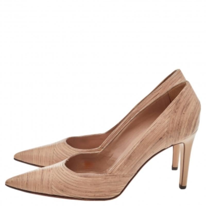 Sergio Rossi Bombas puntiagudas de piel beige talla 37 en Bastante bueno estado para la venta en Dubai, Al Qouz 2