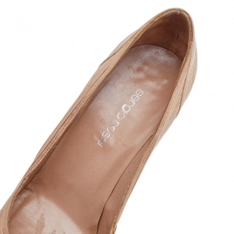 De las mujeres Sergio Rossi Bombas puntiagudas de piel beige talla 37 en venta