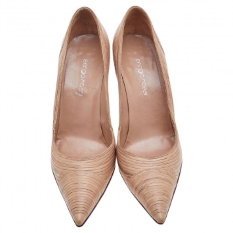 Sergio Rossi Bombas puntiagudas de piel beige talla 37 en venta 2