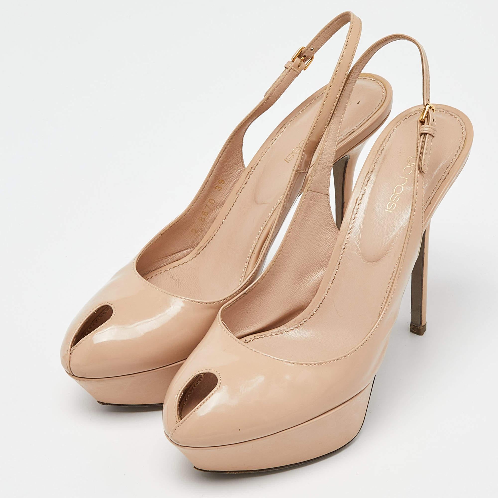 The fashion house's tradition of excellence coupled with modern design sensibilities works to make these pumps a fabulous choice. Theyll help you deliver a chic look with ease.