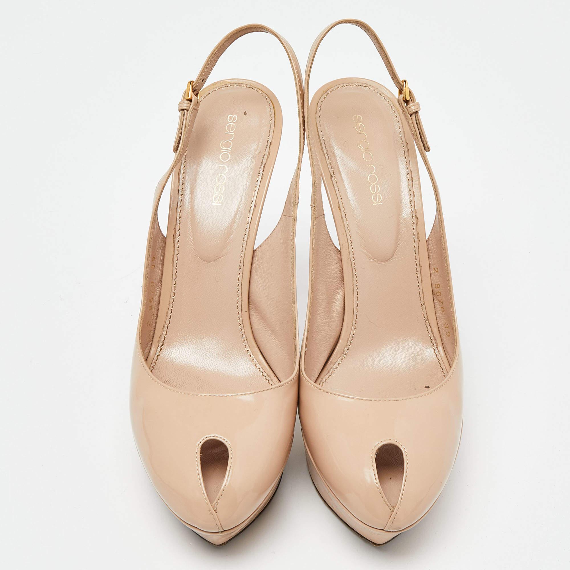 Sergio Rossi Beige Patent Leather Cachet Slingback Pumps Size 39 In Fair Condition For Sale In Dubai, Al Qouz 2