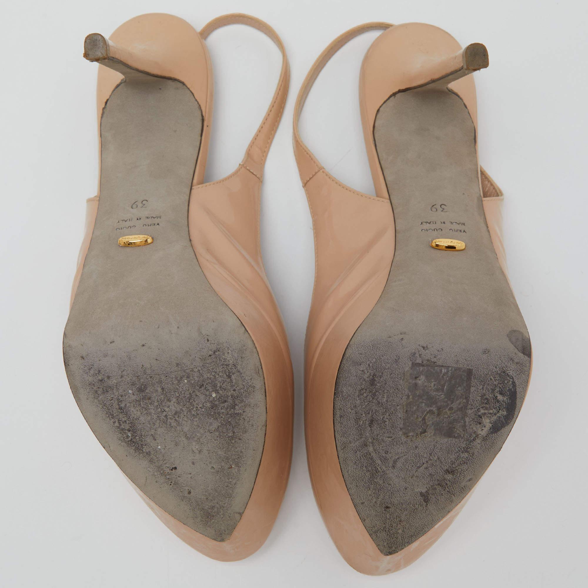 Sergio Rossi Beige Patent Leather Cachet Slingback Pumps Size 39 For Sale 2