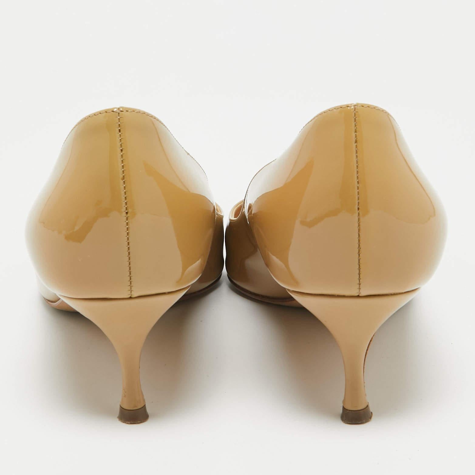 De las mujeres Sergio Rossi Bombas de punta de charol beige talla 36.5 en venta