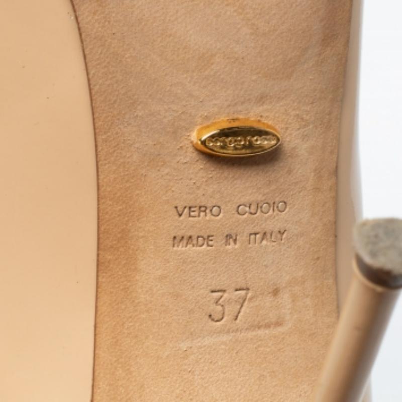 Sergio Rossi, Pompe a punta in pelle verniciata beige taglia 37 in vendita 1