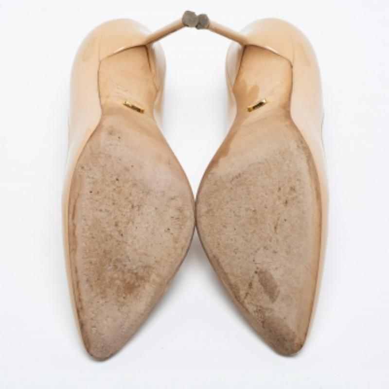 Sergio Rossi, Pompe a punta in pelle verniciata beige taglia 37 in vendita 3