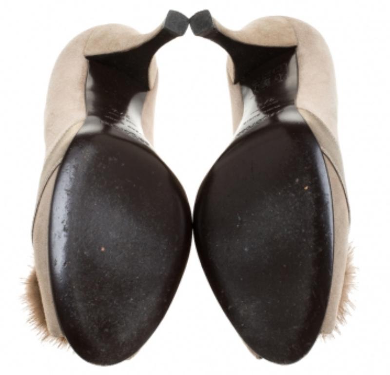 Donna Sergio Rossi Beige Suede and Fur Bow Peep Toe Pumps Taglia 37.5 in vendita