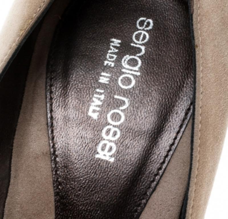 Sergio Rossi Beige Suede and Fur Bow Peep Toe Pumps Taglia 37.5 in vendita 3