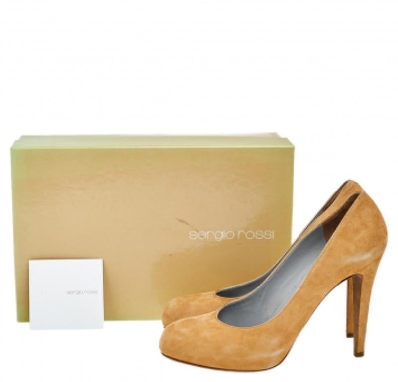 Sergio Rossi Pumps in pelle scamosciata beige misura 40,5 in vendita 1