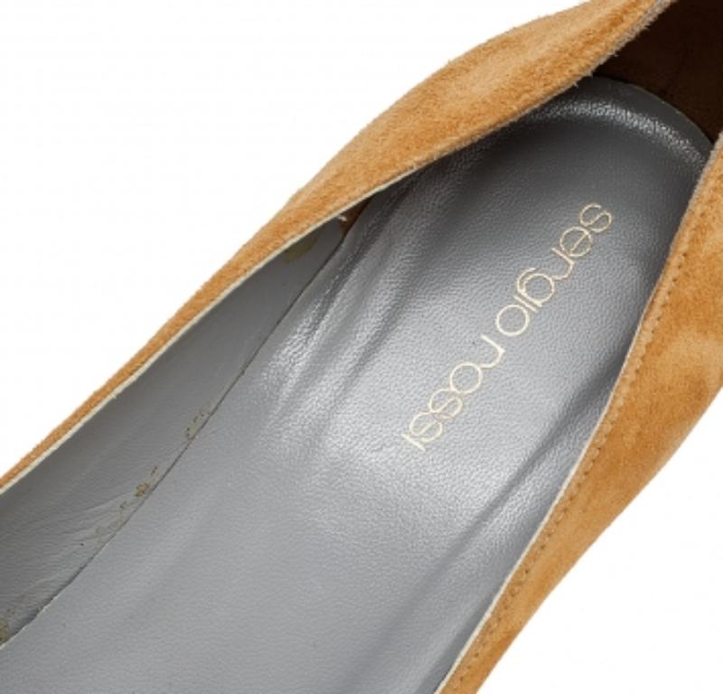 Sergio Rossi Pumps in pelle scamosciata beige misura 40,5 in vendita 3