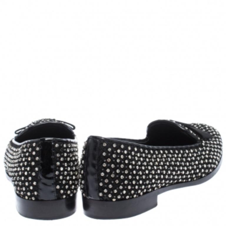 Sergio Rossi - Mocassins plats ornés de cristaux noirs avec nœud papillon, taille 36,5 Bon état - En vente à Dubai, Al Qouz 2