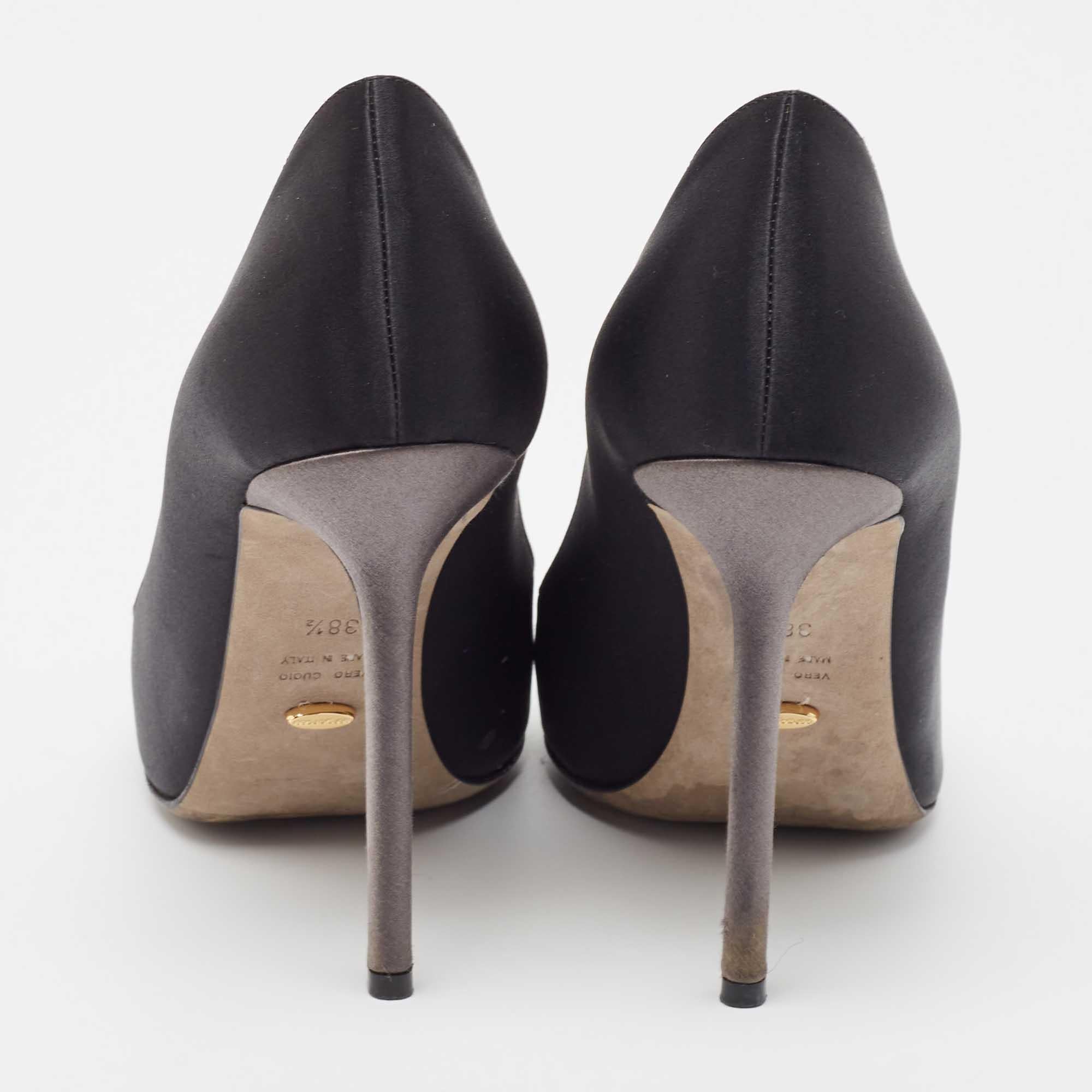 Sergio Rossi Schwarze/graue Satin-Pumps mit Kristallverzierung und Peep Toe Größe 38,5 im Angebot 1
