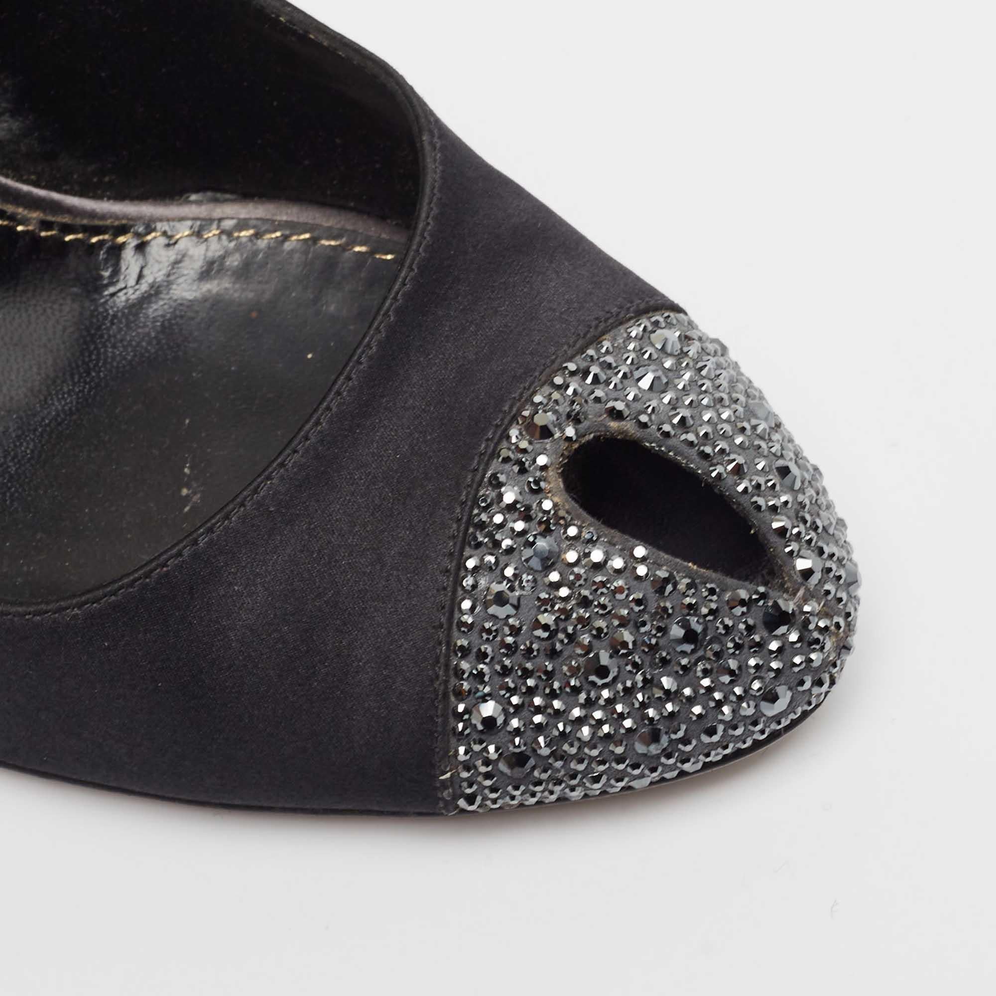 Sergio Rossi Schwarze/graue Satin-Pumps mit Kristallverzierung und Peep Toe Größe 38,5 im Angebot 3