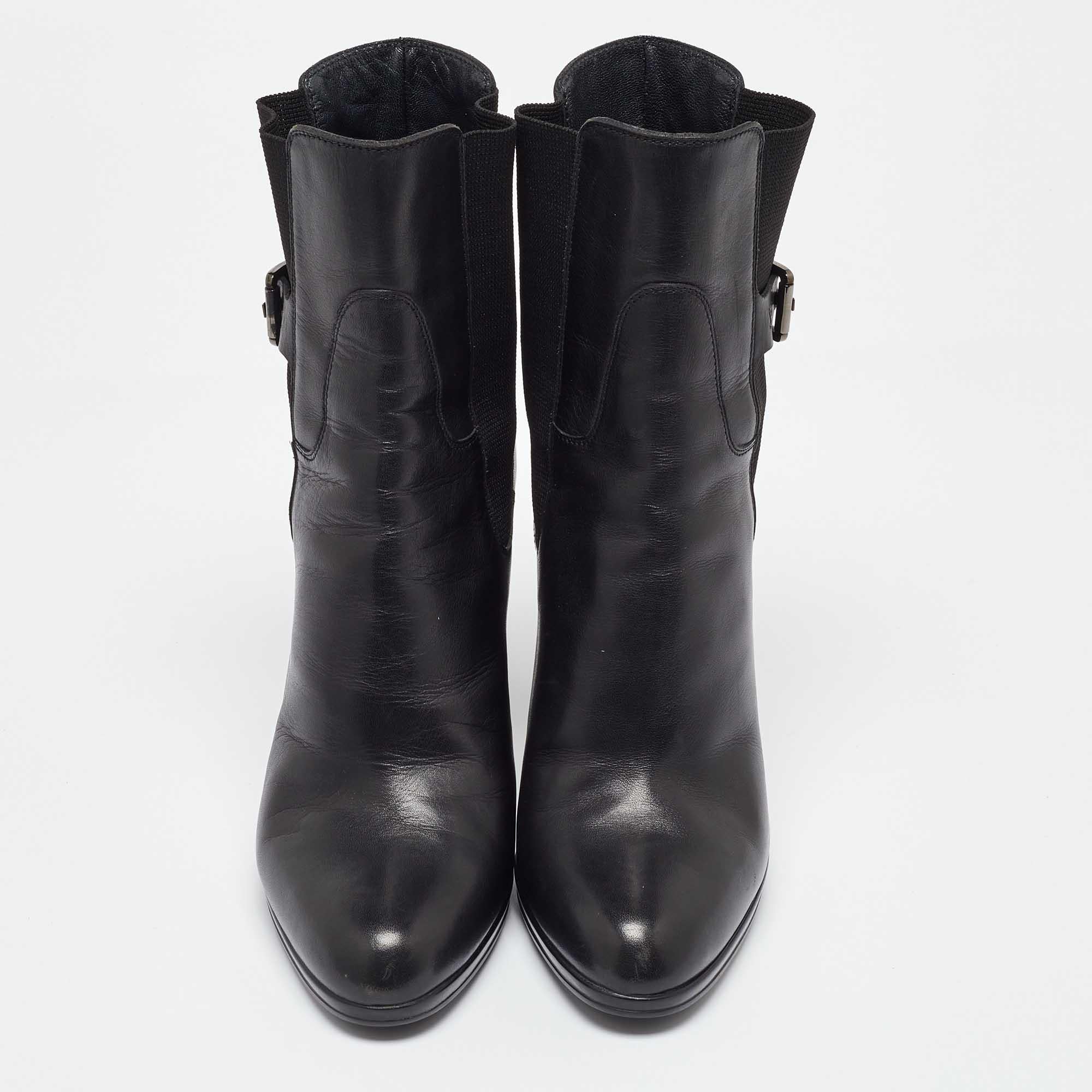 Sergio Rossi Black Leather Buckle Detail Ankle Boots Size 40 In Good Condition For Sale In Dubai, Al Qouz 2