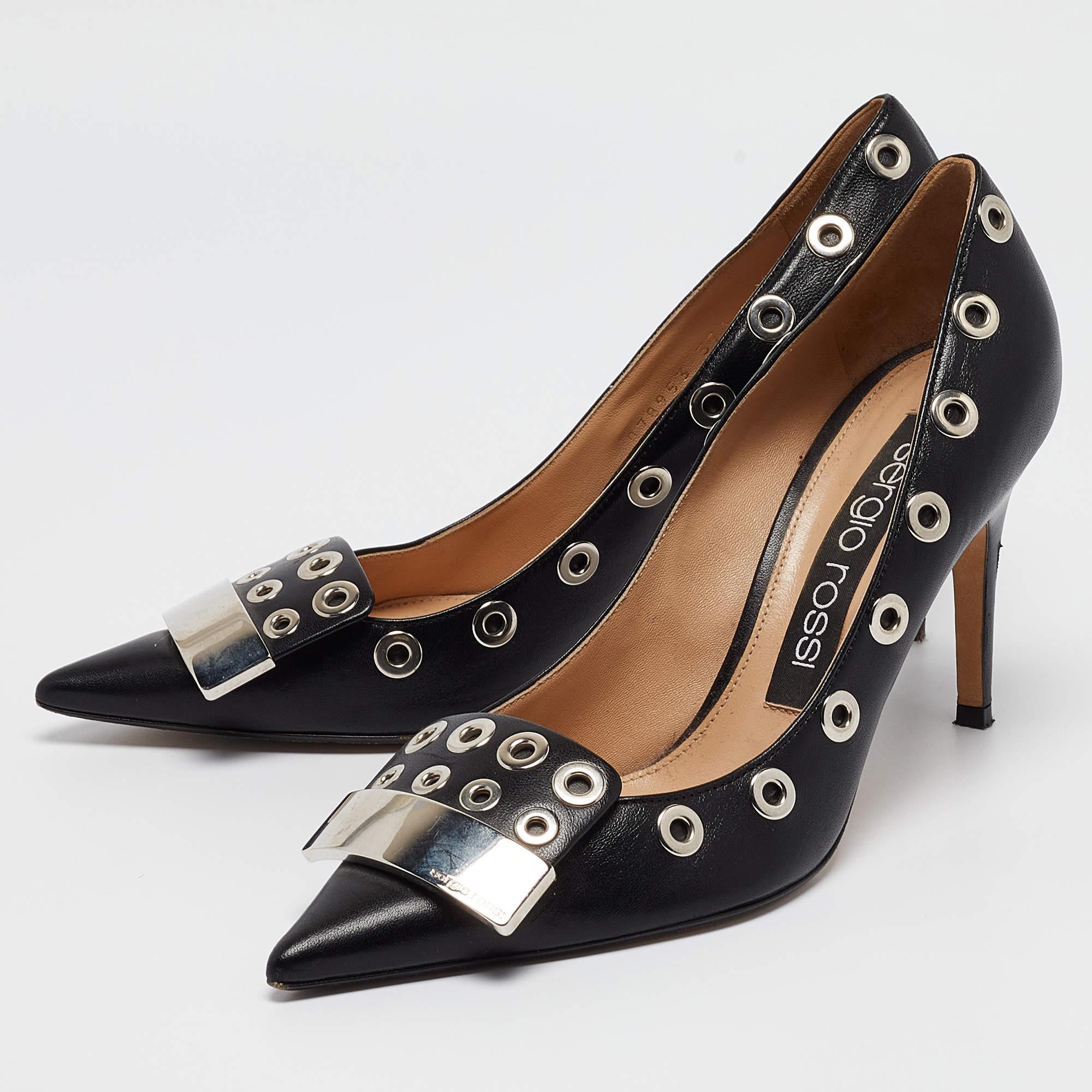 Faites preuve de chic avec ces escarpins de créateur. Ils présentent des talons robustes et des semelles durables, parfaits pour vos sorties à la mode.