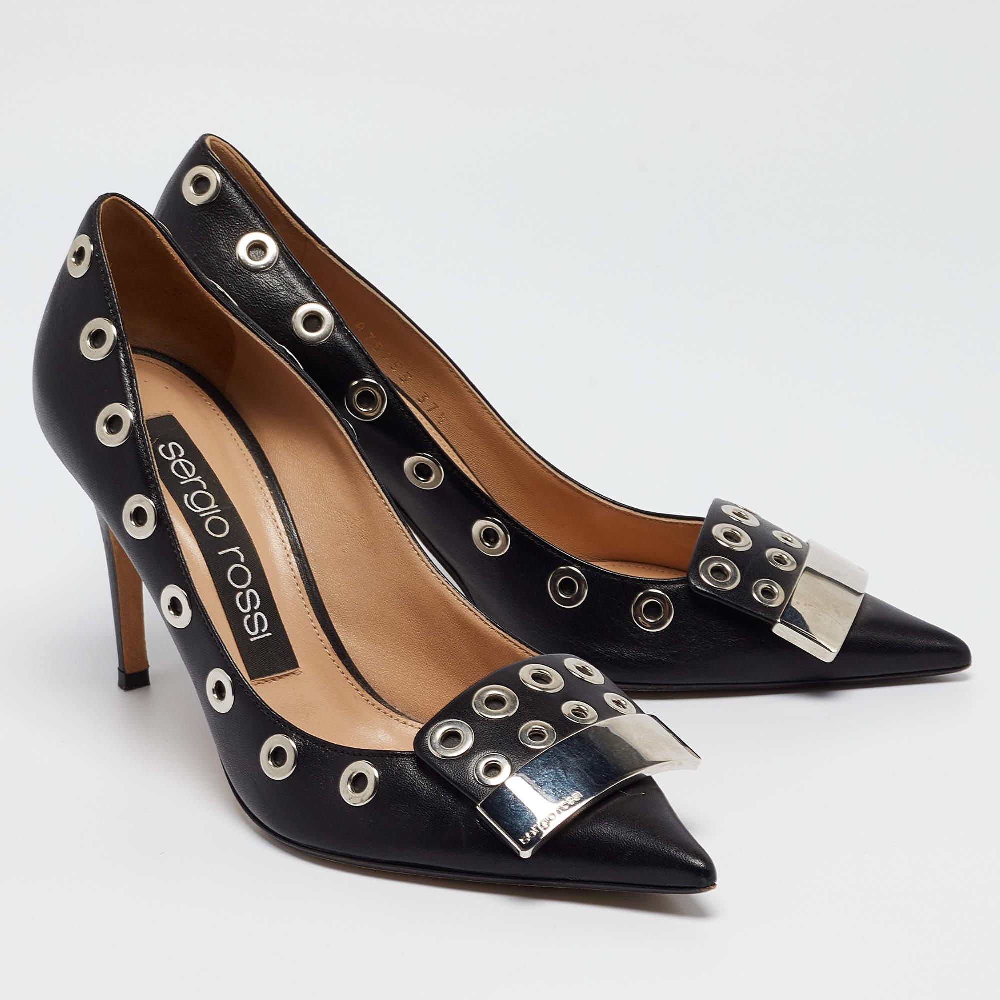 Sergio Rossi - Escarpins en cuir noir avec œillets - Taille 37,5 Bon état - En vente à Dubai, Al Qouz 2