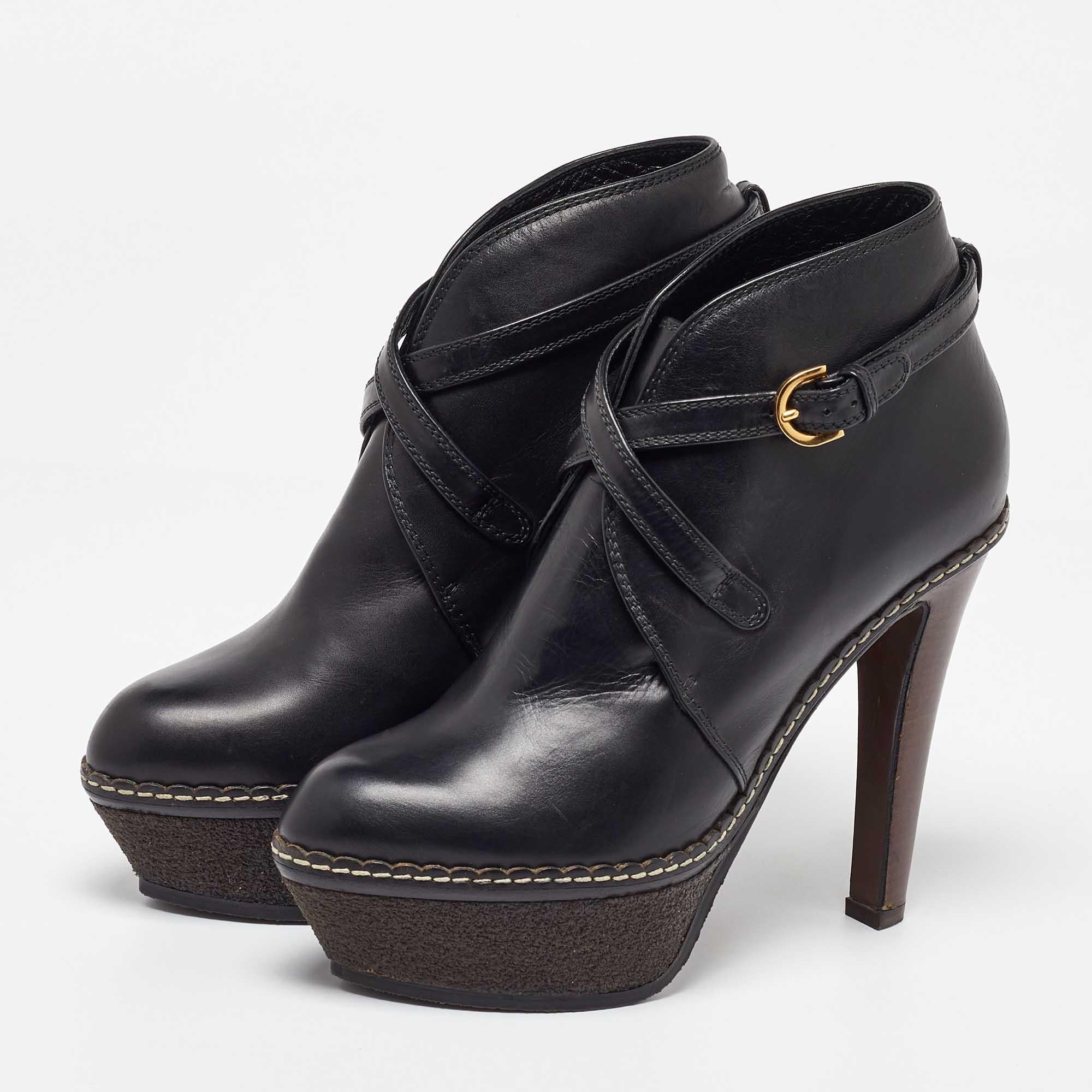 Meticulously designed into a smart silhouette  these boots are on point with style. They come with comfortable insoles and durable outsoles to last you forever. These boots are just amazing  and you definitely need to get them right away.