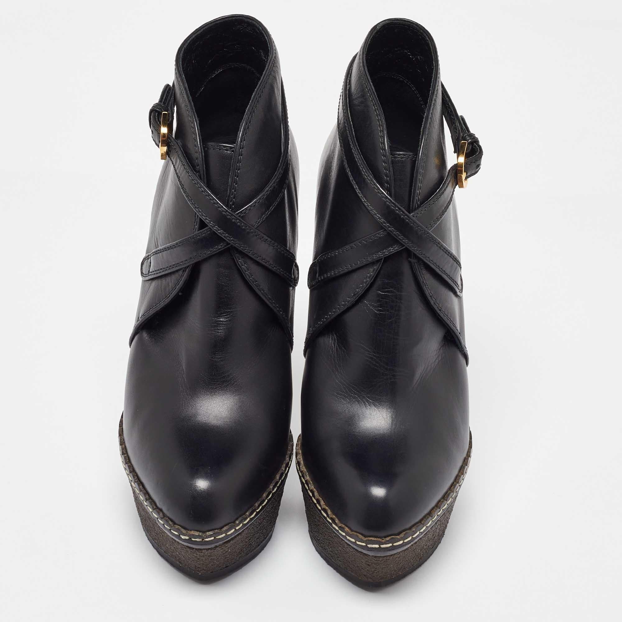 Sergio Rossi Black Leather Platform Ankle Length Boots Size 36.5 In Good Condition For Sale In Dubai, Al Qouz 2