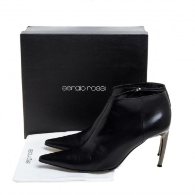 Sergio Rossi Black Leather Pointed Toe Ankle Booties Size 39.5 In Good Condition For Sale In Dubai, Al Qouz 2
