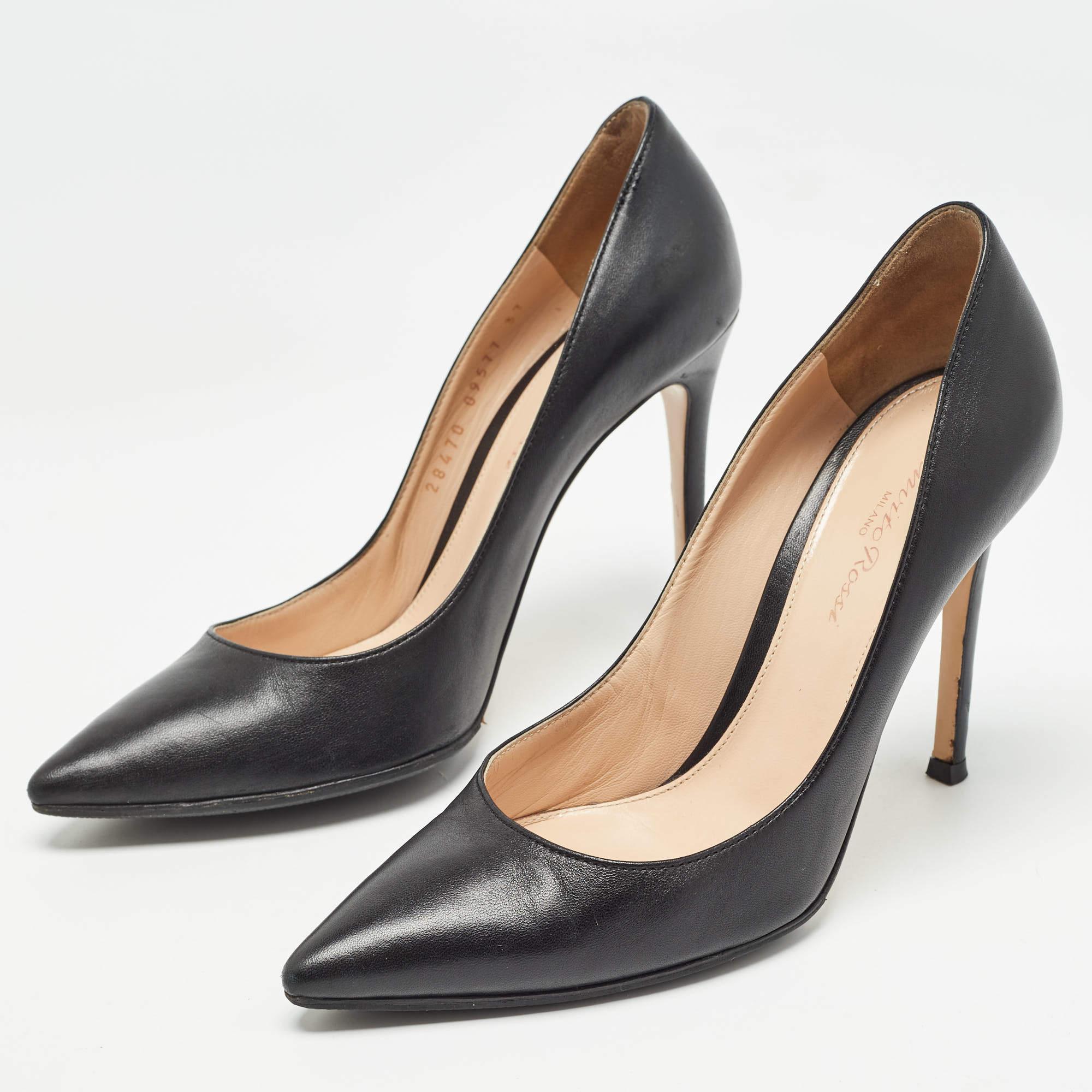 The fashion house's tradition of excellence coupled with modern design sensibilities works to make these Sergio Rossi pumps a fabulous choice. Theyll help you deliver a chic look with ease.