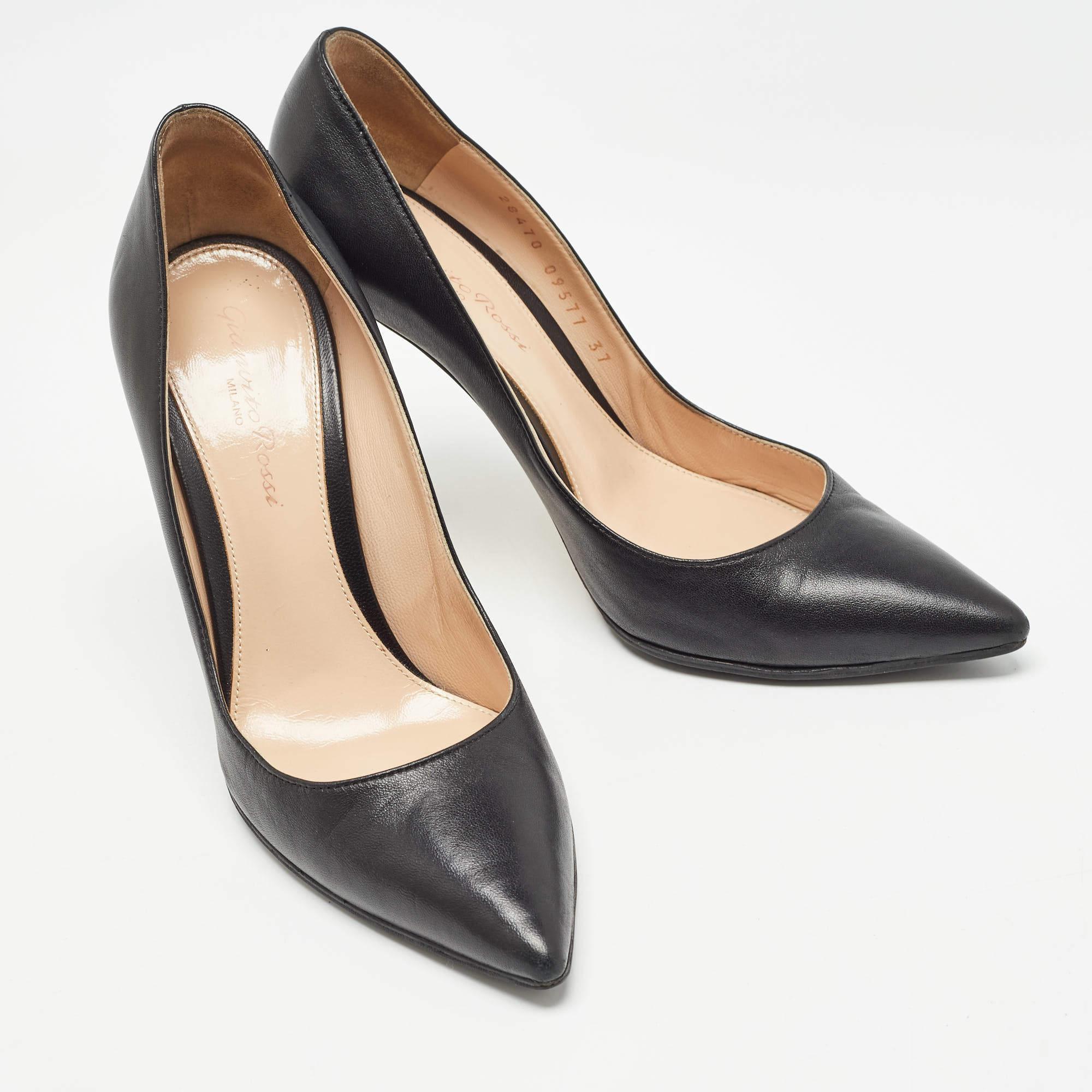 Women's Sergio Rossi Black Leather Pointed Toe Pumps Size 37 For Sale