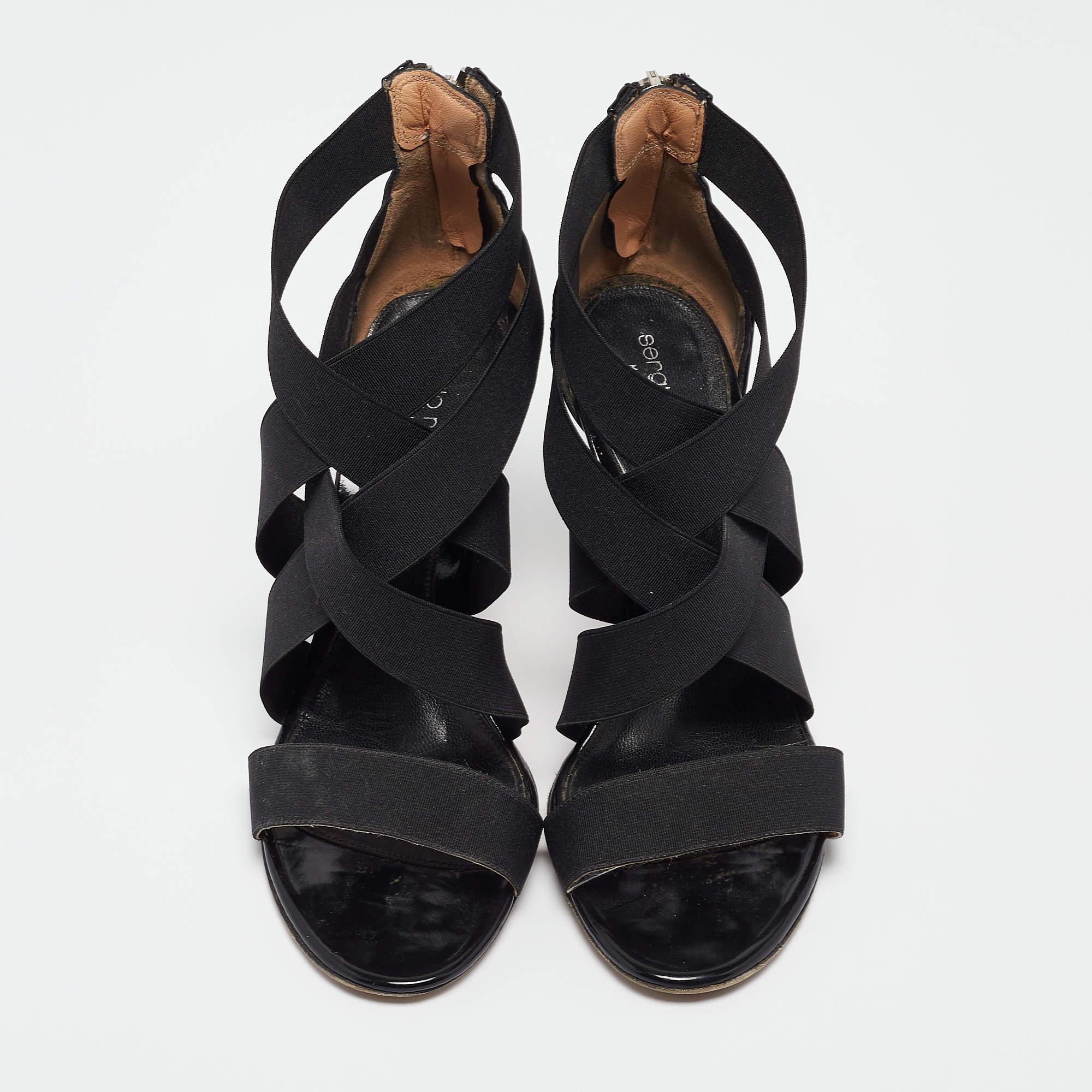 Noir Sergio Rossi Sandales à lanières en tissu et vernis noir Taille 36.5 en vente