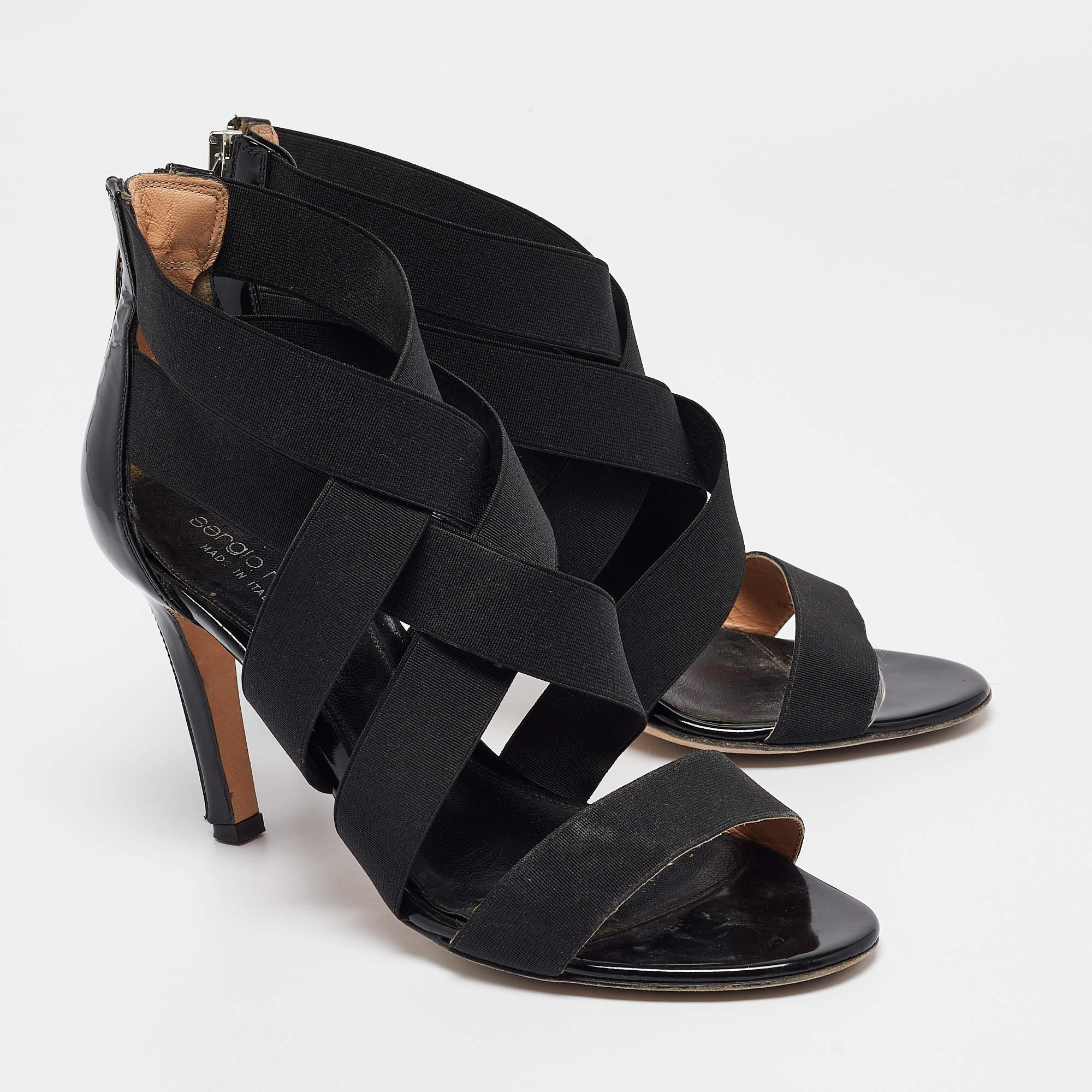 Sergio Rossi Sandales à lanières en tissu et vernis noir Taille 36.5 État moyen - En vente à Dubai, Al Qouz 2